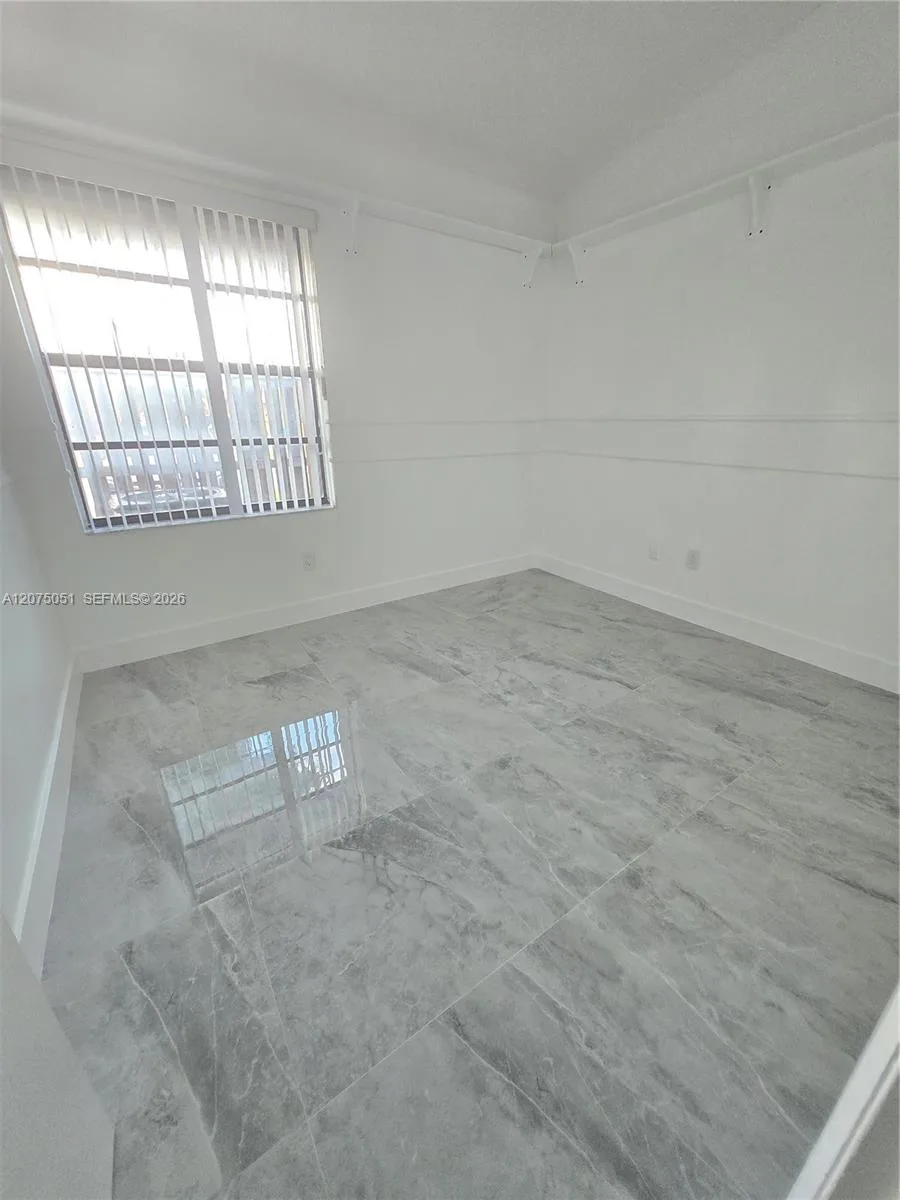 6746 NW 188th Ter, Hialeah, FL 33015 photo 13