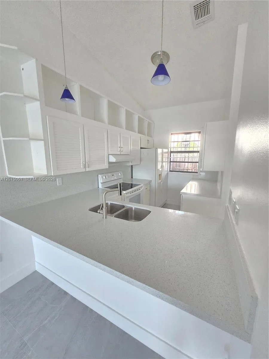 6746 NW 188th Ter, Hialeah, FL 33015 photo 6