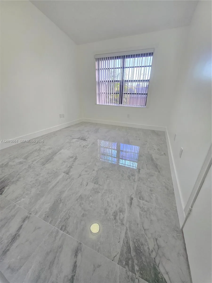 6746 NW 188th Ter, Hialeah, FL 33015 photo 8