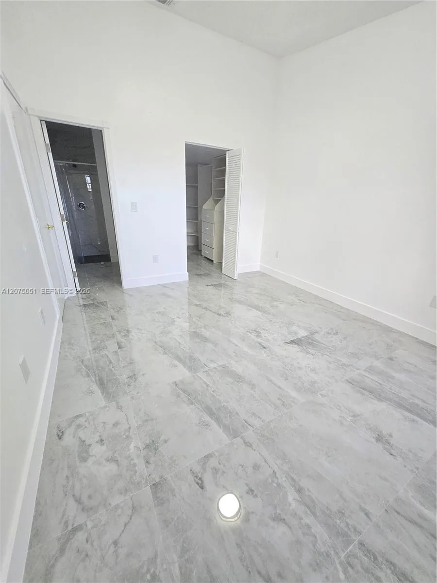 6746 NW 188th Ter, Hialeah, FL 33015 photo 9