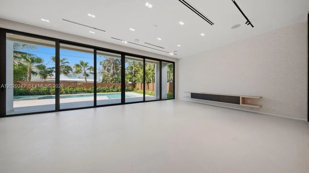 3318 NE 16TH Place, Fort Lauderdale, FL 33305 photo 13