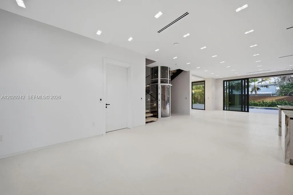 3318 NE 16TH Place, Fort Lauderdale, FL 33305 photo 4