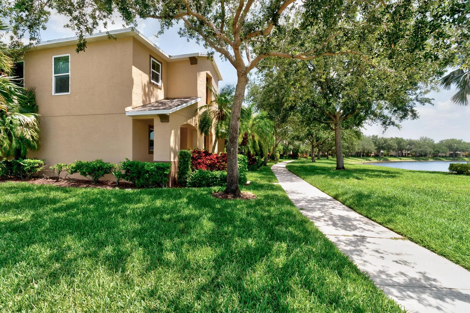 1670 Pointe West Way # 1670, Vero Beach, FL 32966 photo 2