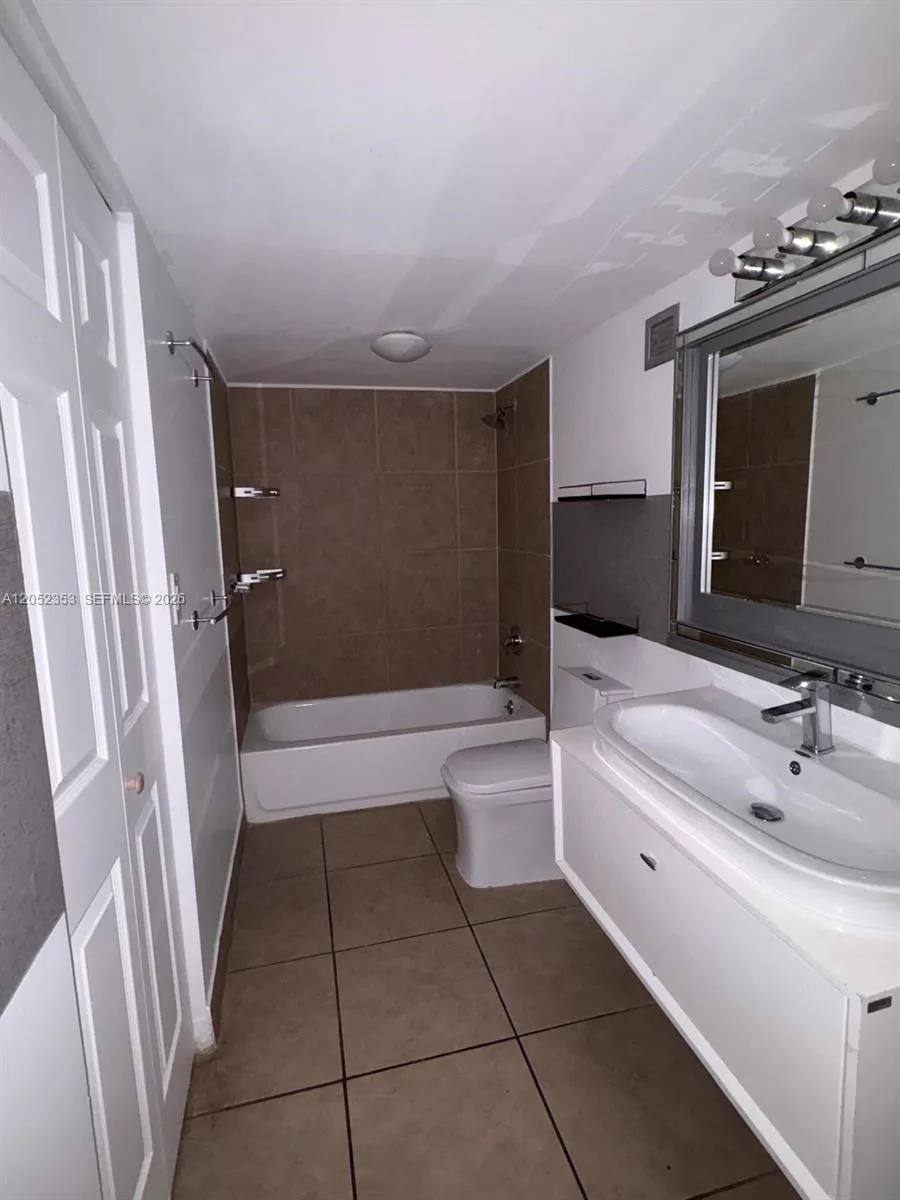 600 NE 36th St # 714, Miami, FL 33137 photo 9
