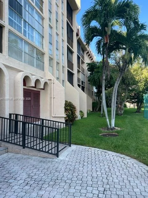 2001 Atlantic Shores Blvd # 105, Hallandale Beach, FL 33009 — zdjęcie 2
