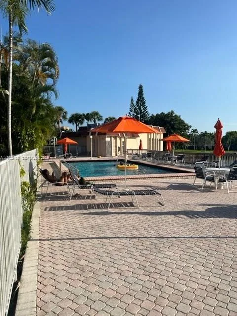 2001 Atlantic Shores Blvd # 105, Hallandale Beach, FL 33009 — zdjęcie 4