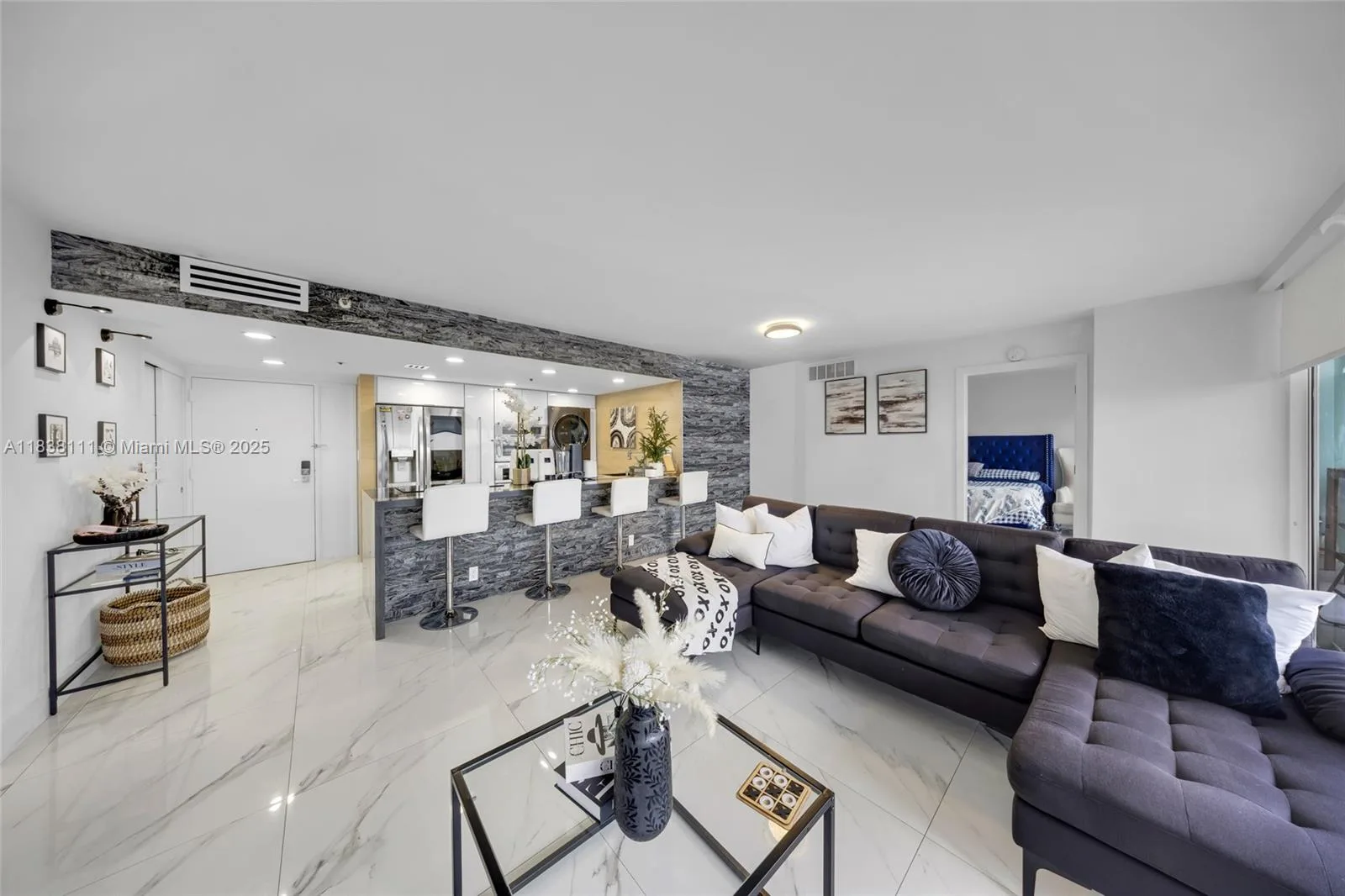 7601 E Treasure Dr # 1422, North Bay Village, FL 33141