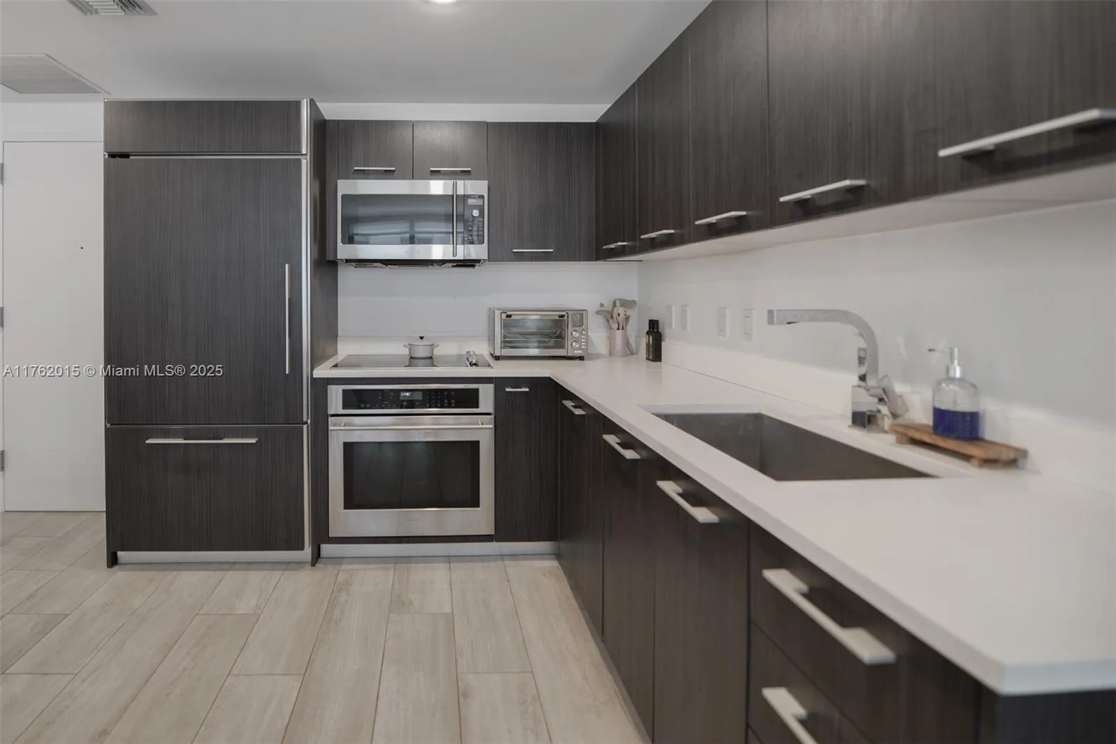 45 SW 9th St # 1107, Miami, FL 33130 photo 12