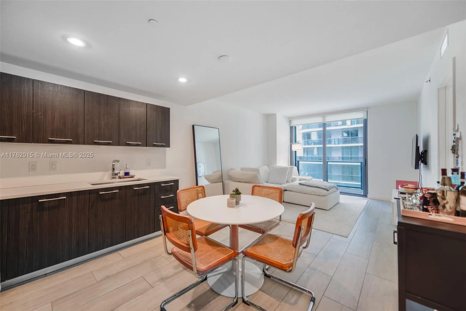45 SW 9th St # 1107, Miami, FL 33130 photo 2