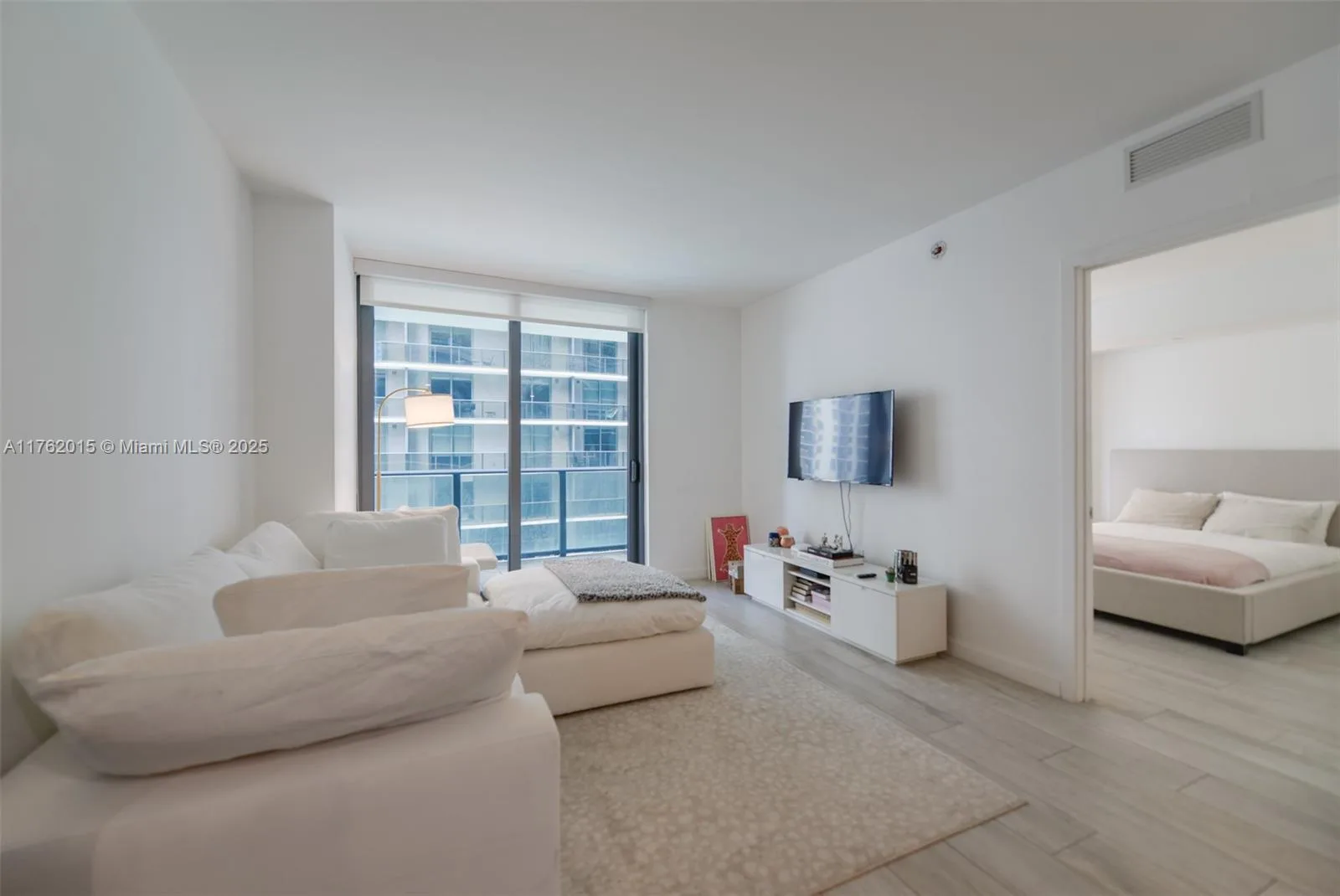 45 SW 9th St # 1107, Miami, FL 33130 photo 4