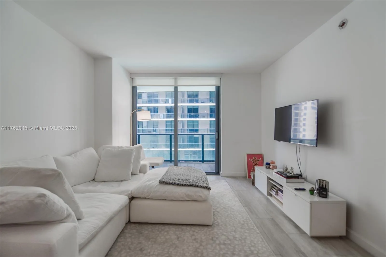 45 SW 9th St # 1107, Miami, FL 33130 photo 5