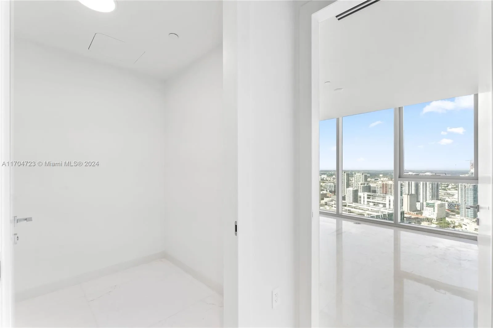 300 Biscayne Blvd Way # 5209, Miami, FL 33131 photo 10