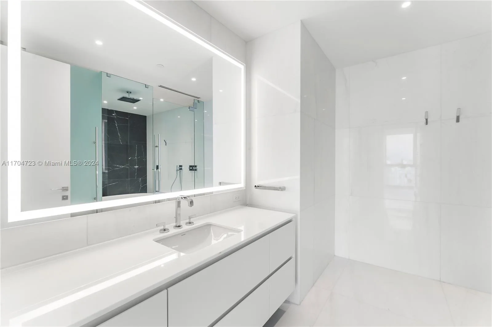 300 Biscayne Blvd Way # 5209, Miami, FL 33131 photo 11