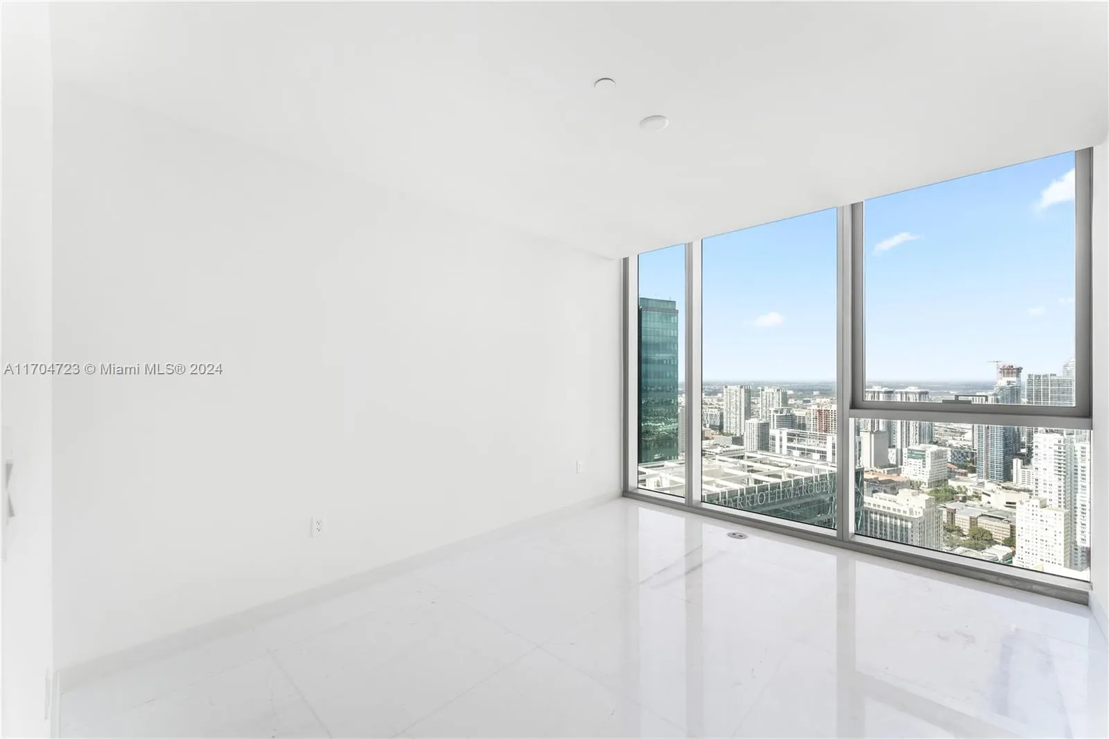 300 Biscayne Blvd Way # 5209, Miami, FL 33131 photo 13