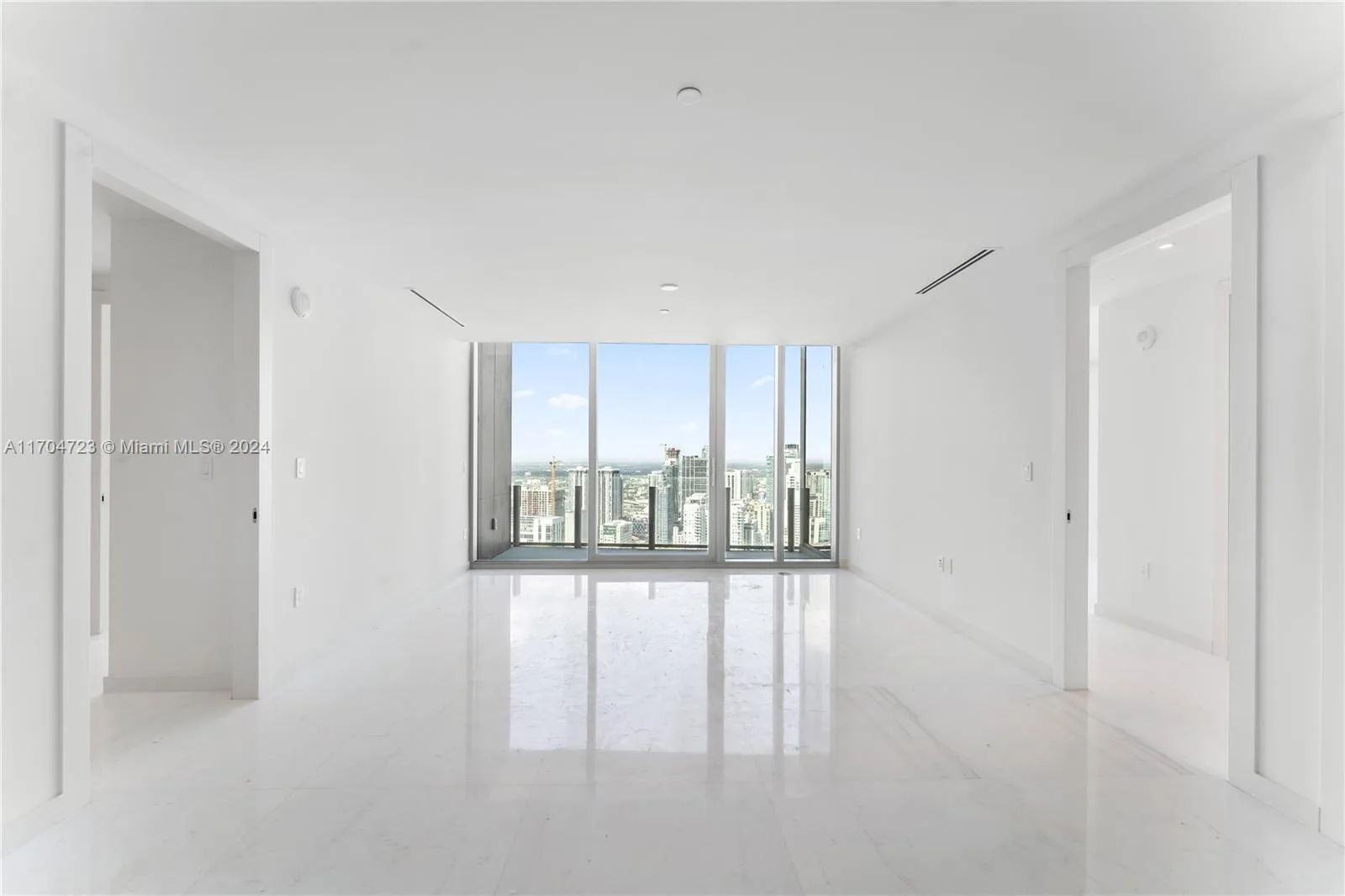 300 Biscayne Blvd Way # 5209, Miami, FL 33131 photo 2