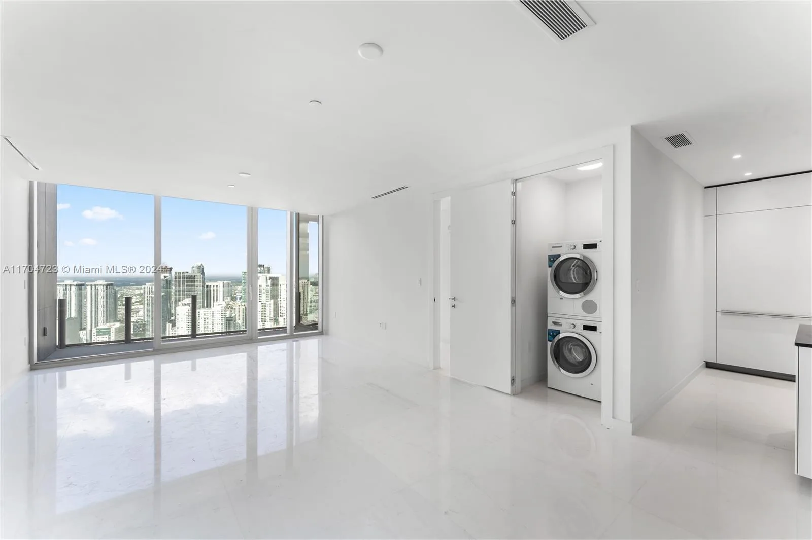 300 Biscayne Blvd Way # 5209, Miami, FL 33131 photo 3