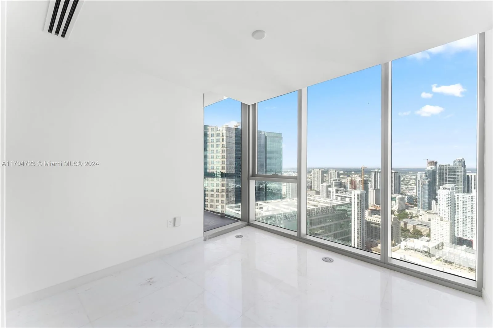 300 Biscayne Blvd Way # 5209, Miami, FL 33131 photo 8