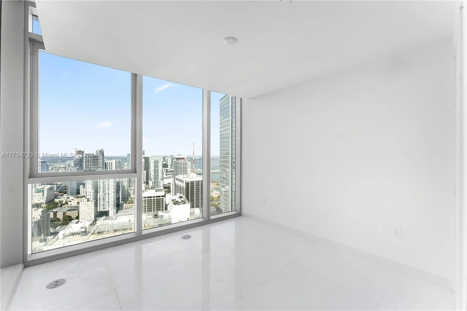 300 Biscayne Blvd Way # 5209, Miami, FL 33131 photo 9