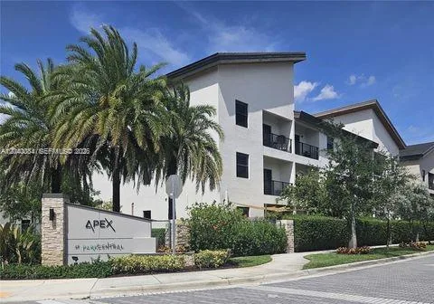 8025 NW 104th Ave # 31, Doral, FL 33178 photo 2