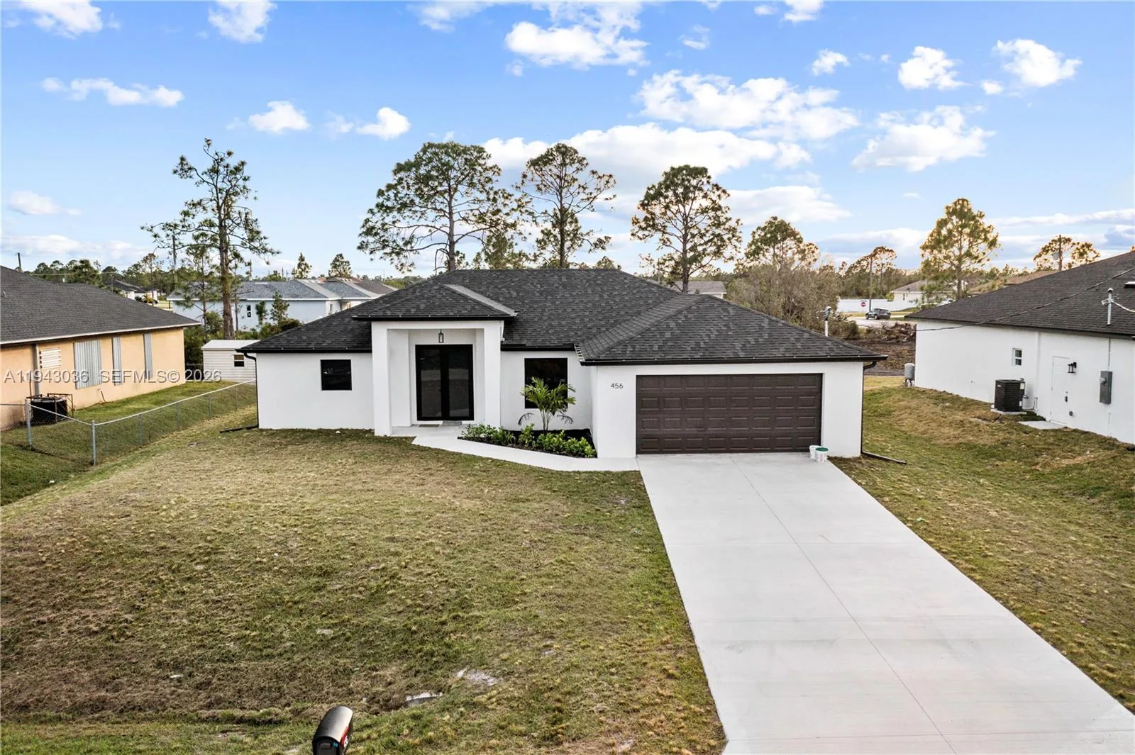 456 Mercedes CT, Lehigh Acres, FL 33972 photo 2