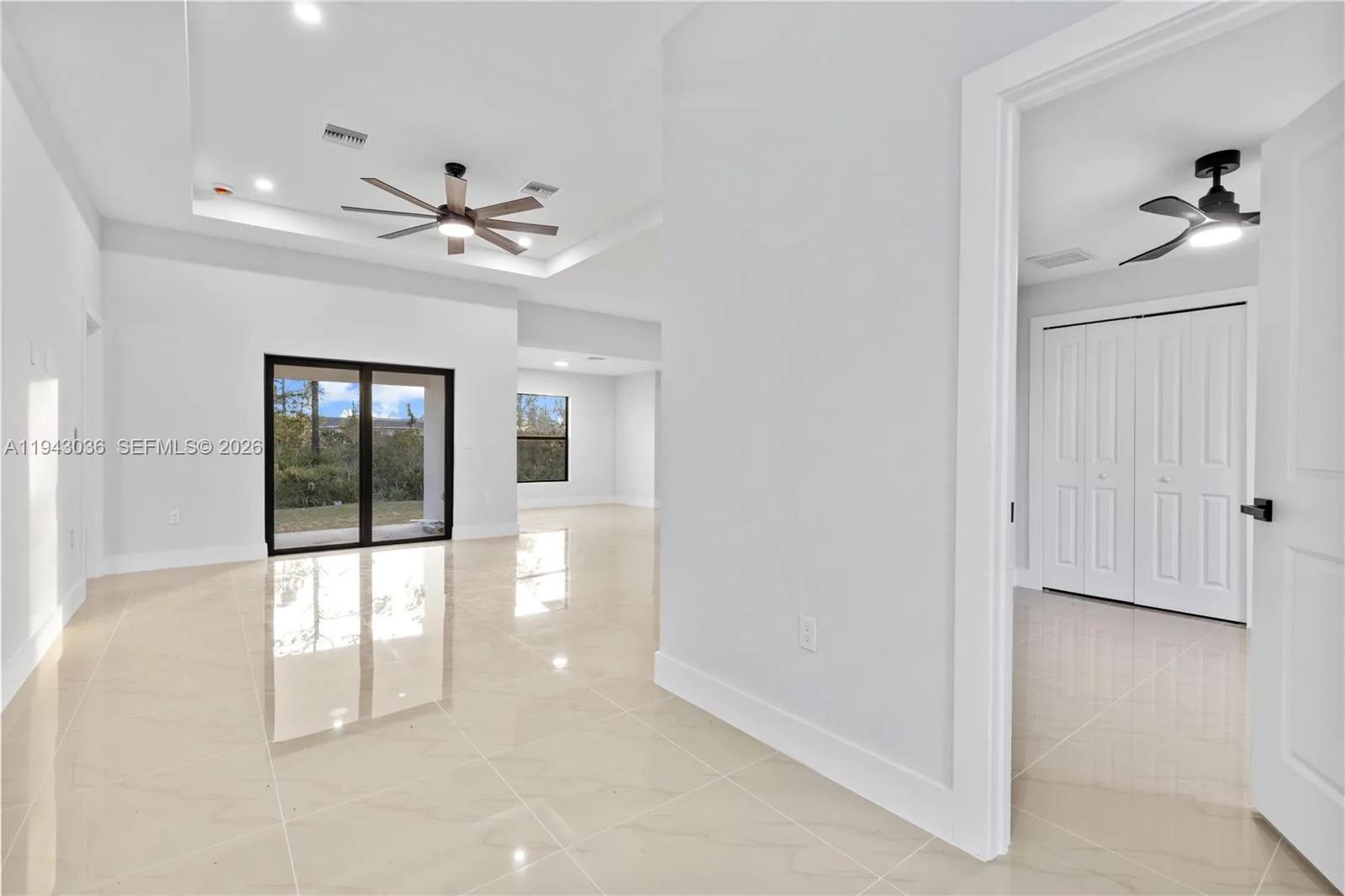 456 Mercedes CT, Lehigh Acres, FL 33972 photo 5