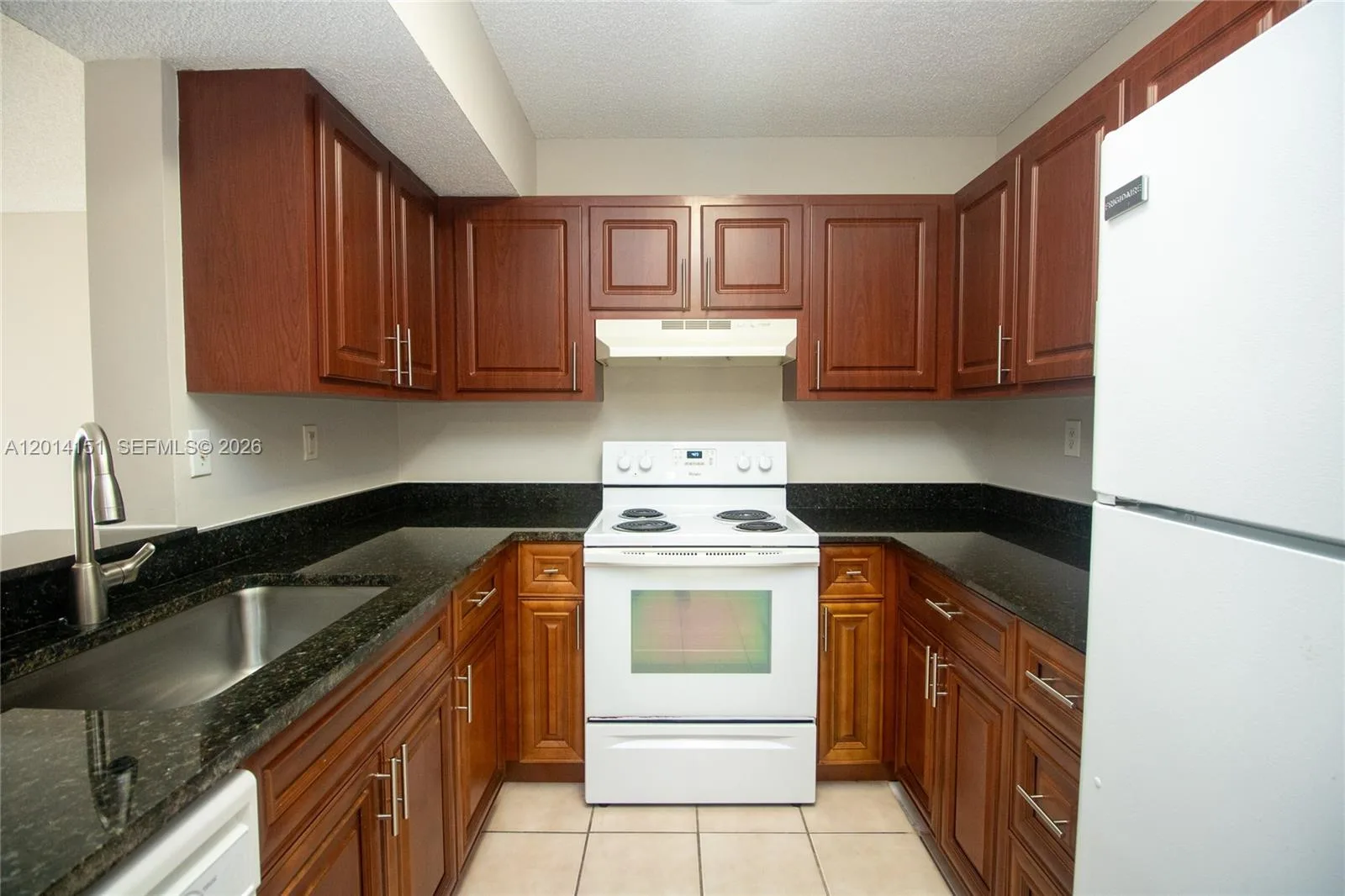 9491 S Palm Cir S # 101, Pembroke Pines, FL 33025