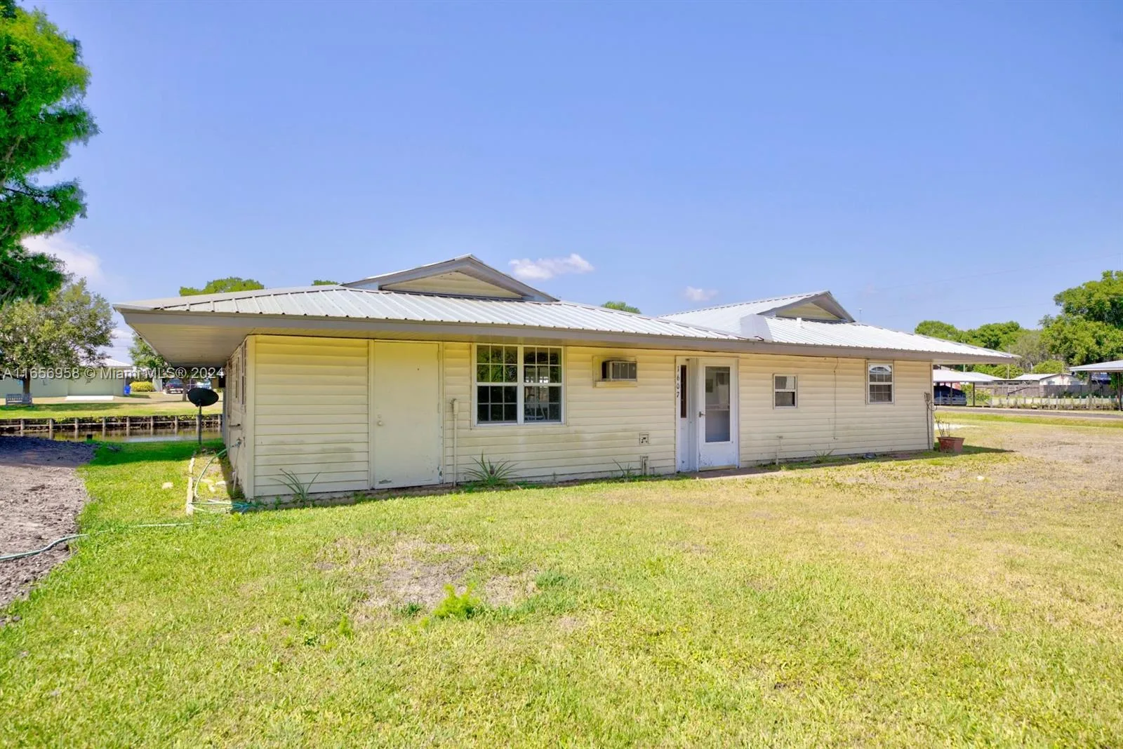 1607 LAKESHORE DR, Lorida, FL 33857 photo 3