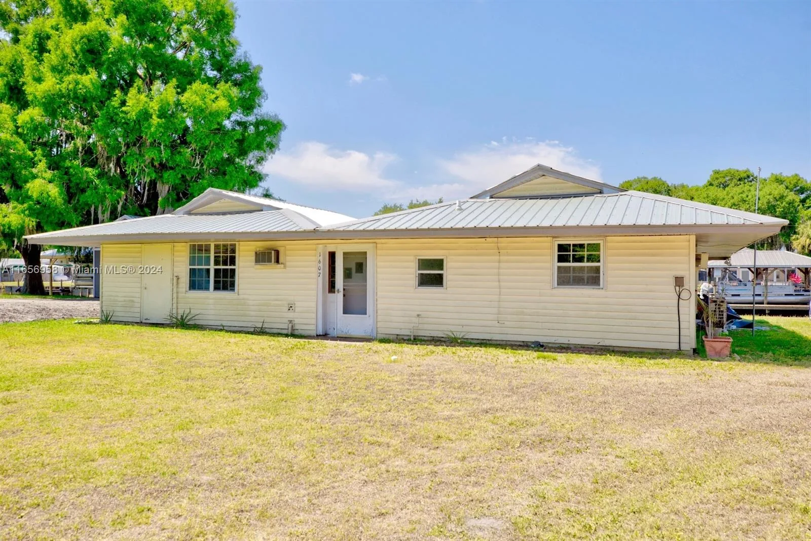 1607 LAKESHORE DR, Lorida, FL 33857 photo 4