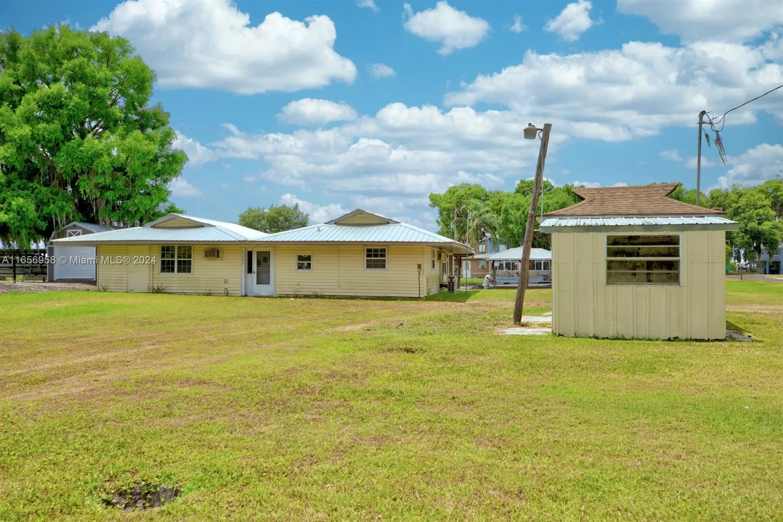 1607 LAKESHORE DR, Lorida, FL 33857 photo 5