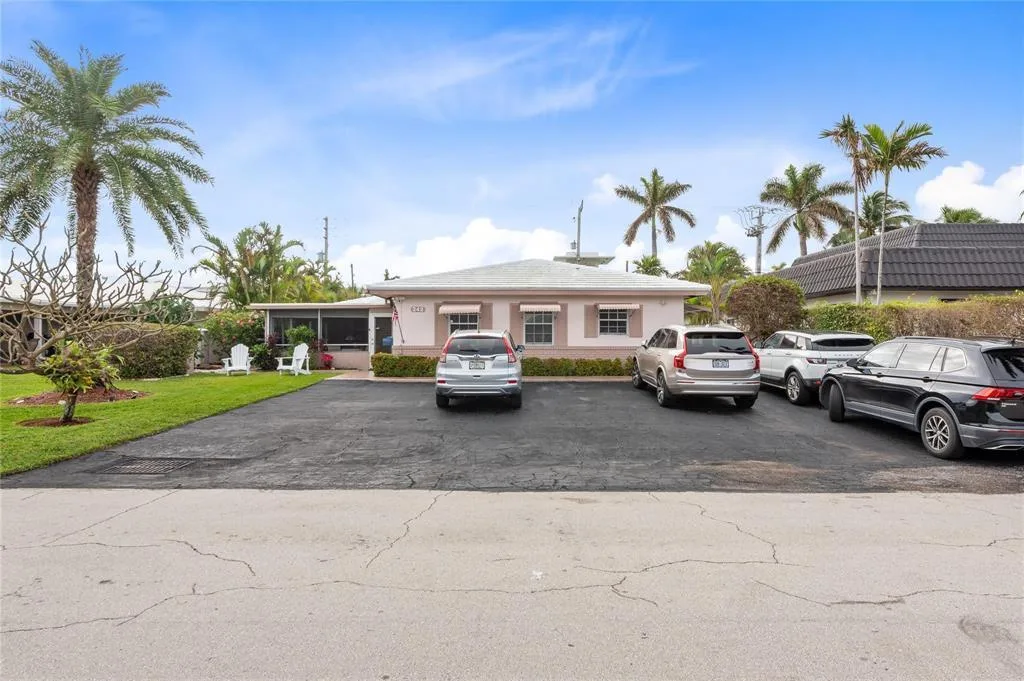 242 Neptune Avenue, Lauderdale By The Sea, FL 33308