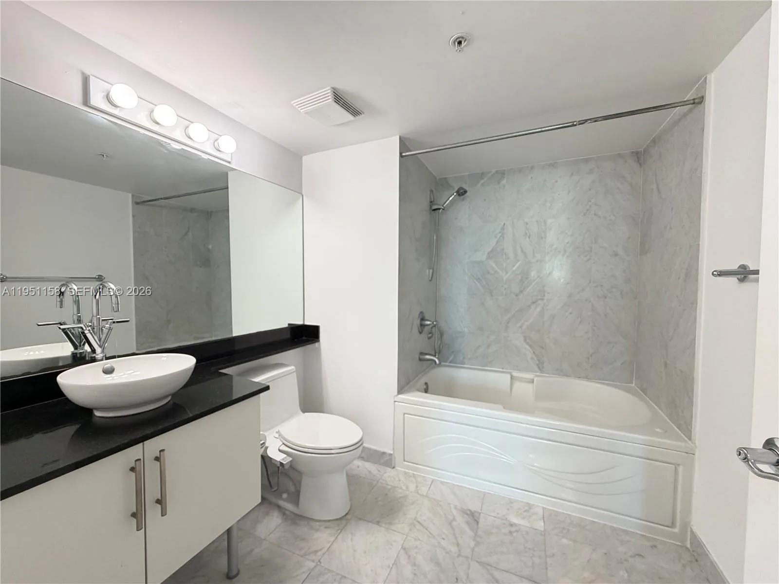 31 SE 5th St # 3009, Miami, FL 33131 photo 13