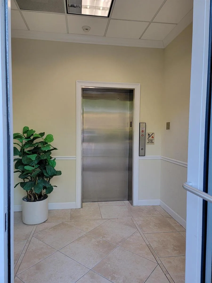 829 18TH # C-2, Vero Beach, FL 32960 photo 2