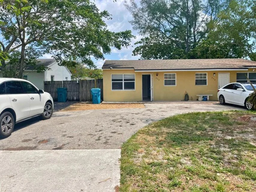 243 SE 24th Avenue, Boynton Beach, FL 33435