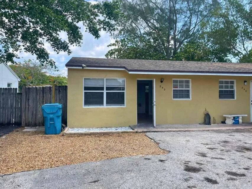 243 SE 24th Avenue, Boynton Beach, FL 33435 photo 2