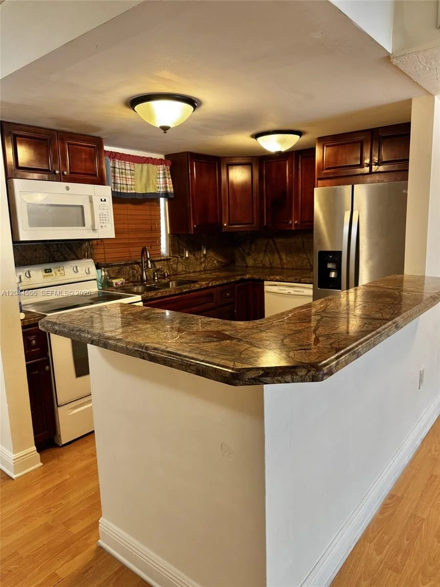 9371 Fontainebleau Blvd # I229, Miami, FL 33172