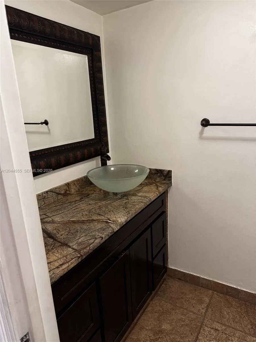 9371 Fontainebleau Blvd # I229, Miami, FL 33172 photo 4