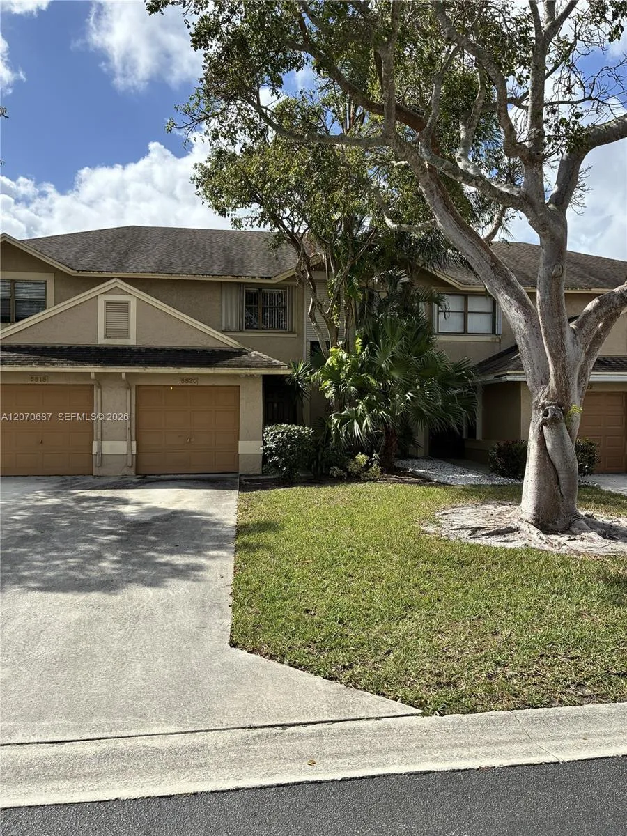 5820 Northpointe Ln, Boynton Beach, FL 33437