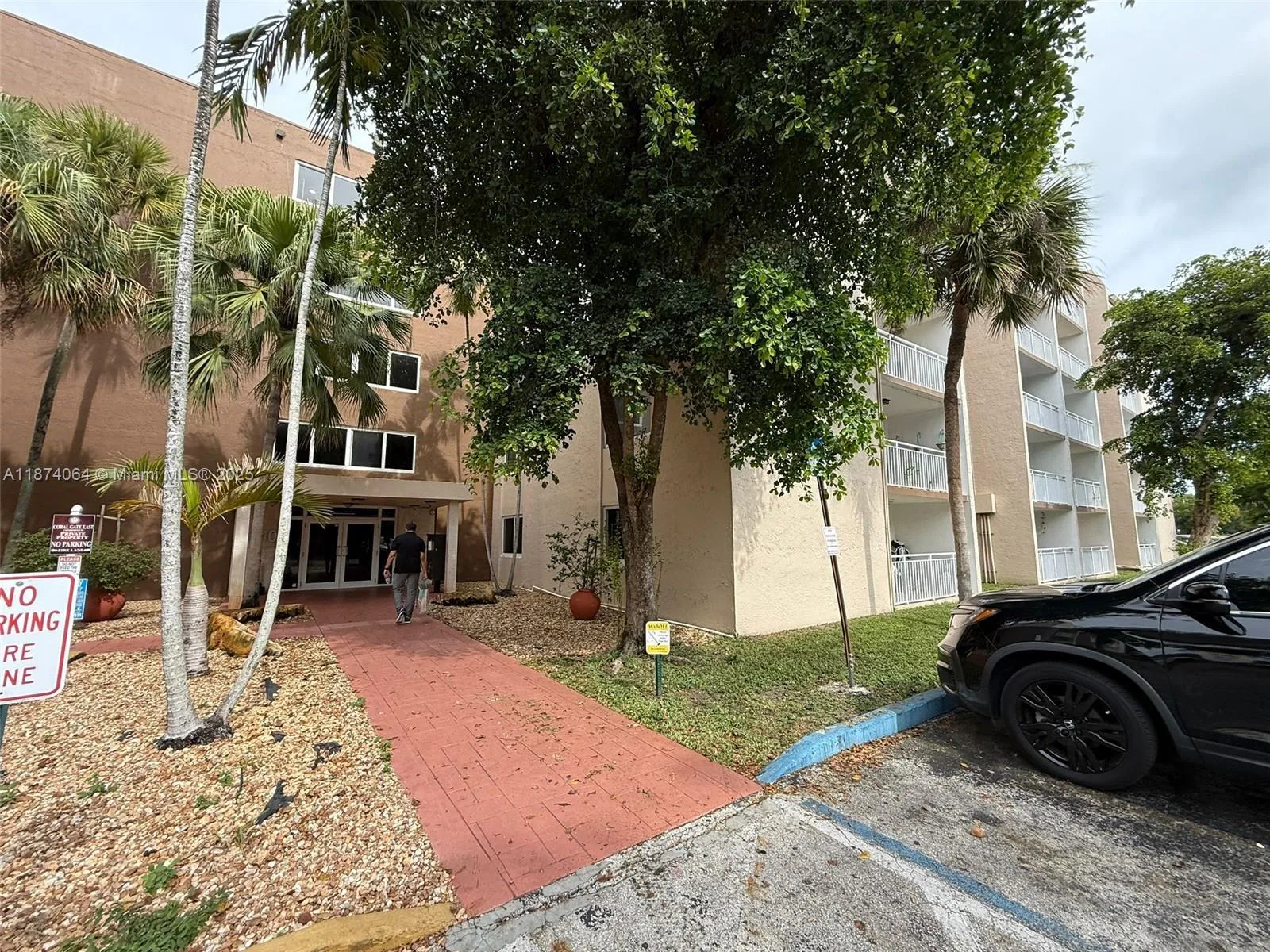 6940 Miami Gardens Dr # 1-122, Hialeah, FL 33015 photo 2