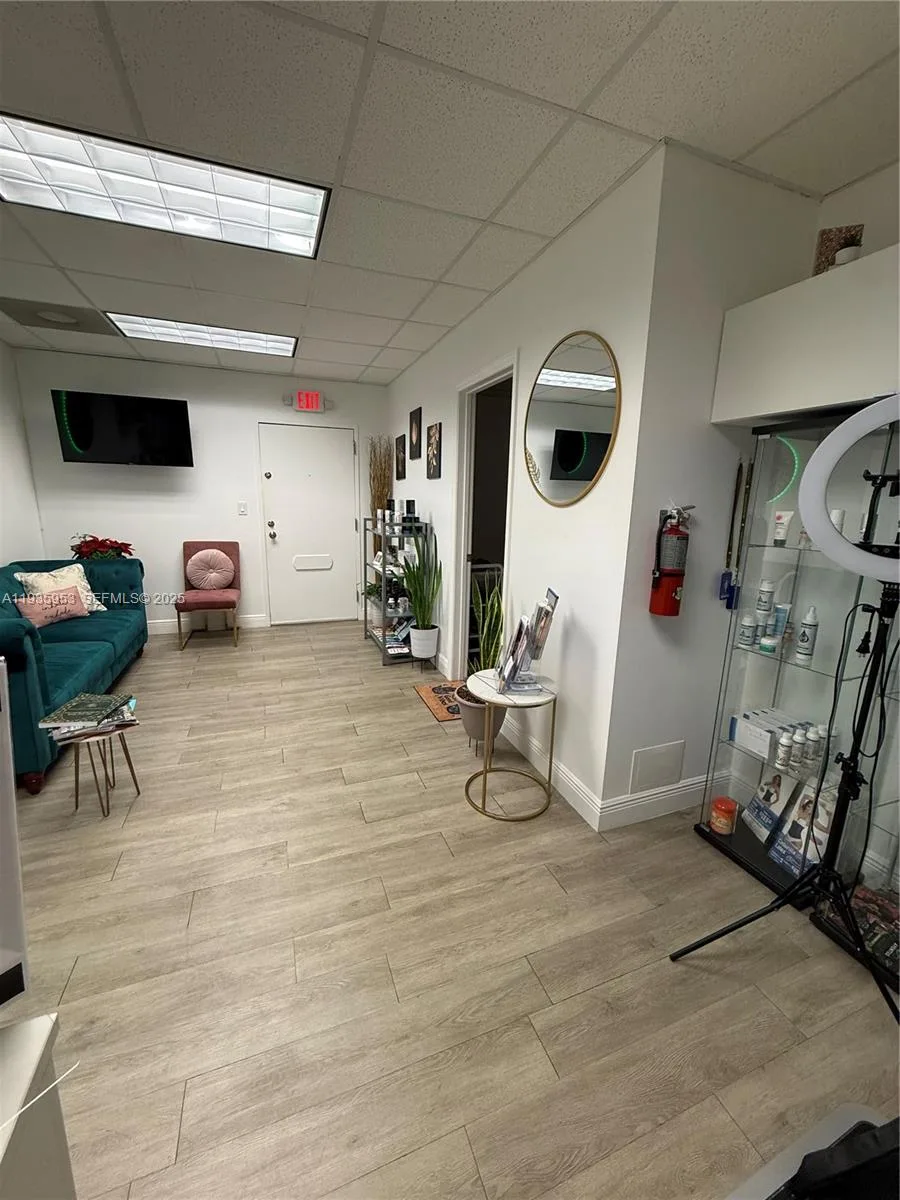717 Ponce De Leon Blvd # 206, Coral Gables, FL 33134 photo 2