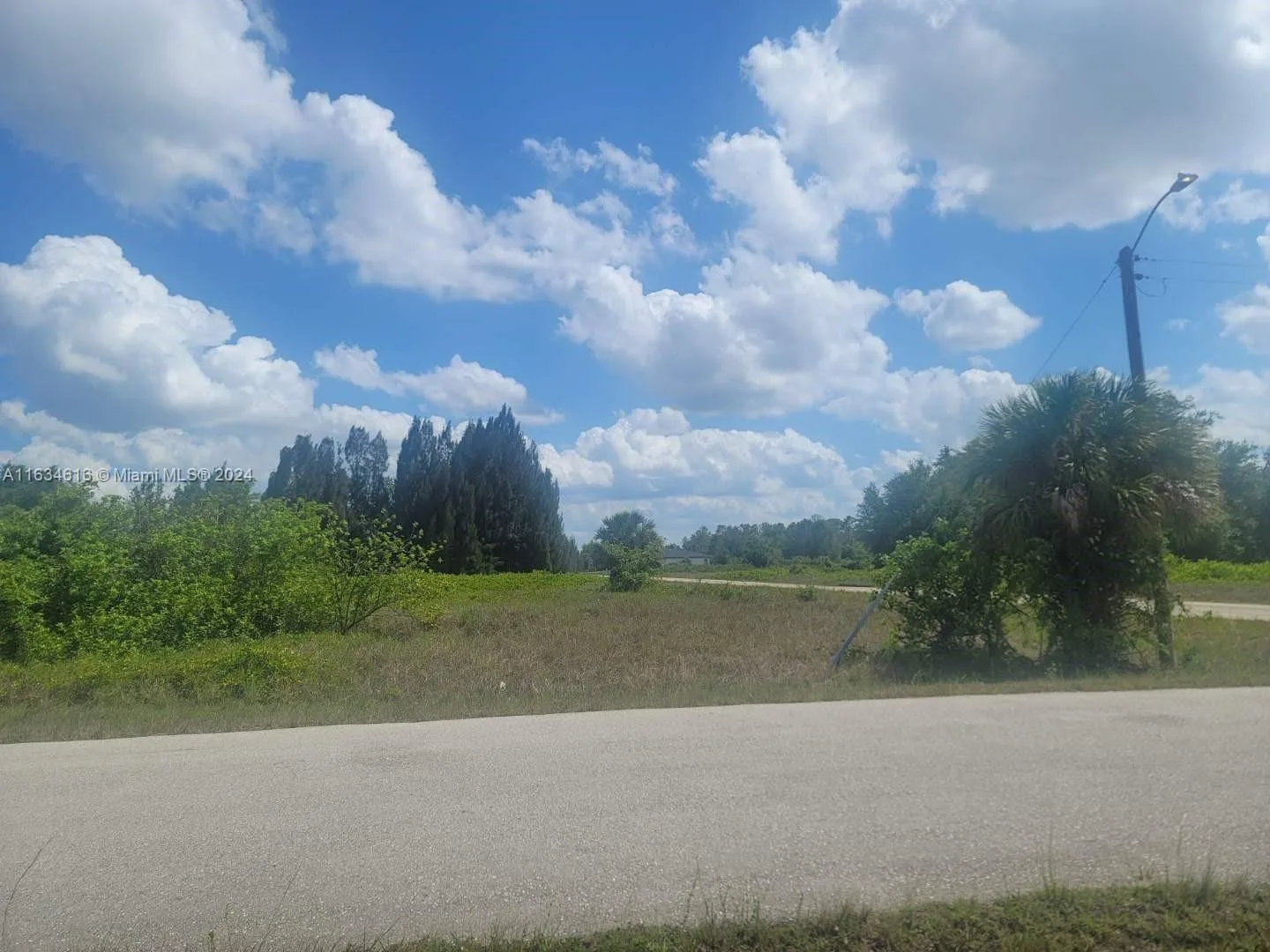 3405 E 18th st, Lehigh Acres, FL 33972