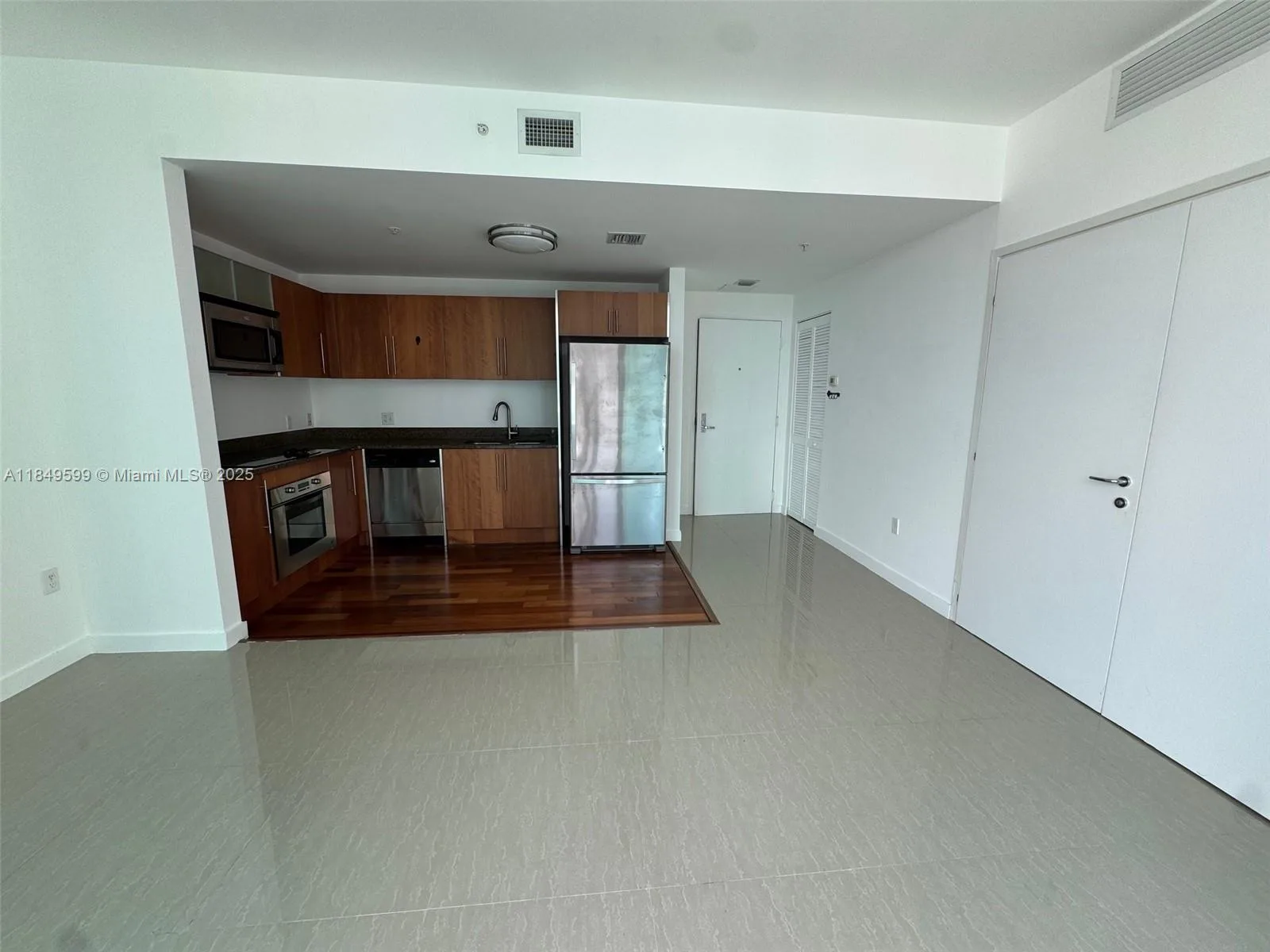 300 S Biscayne Blvd # T-3109, Miami, FL 33131 photo 5