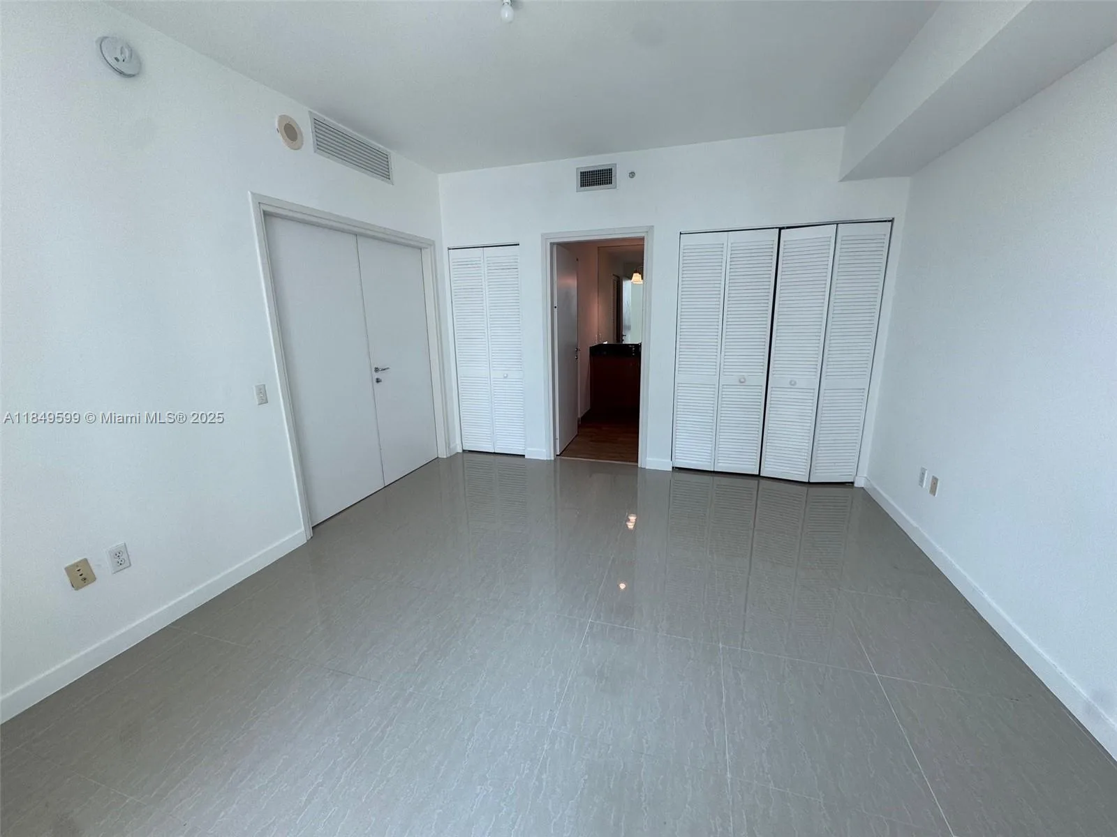 300 S Biscayne Blvd # T-3109, Miami, FL 33131 photo 8
