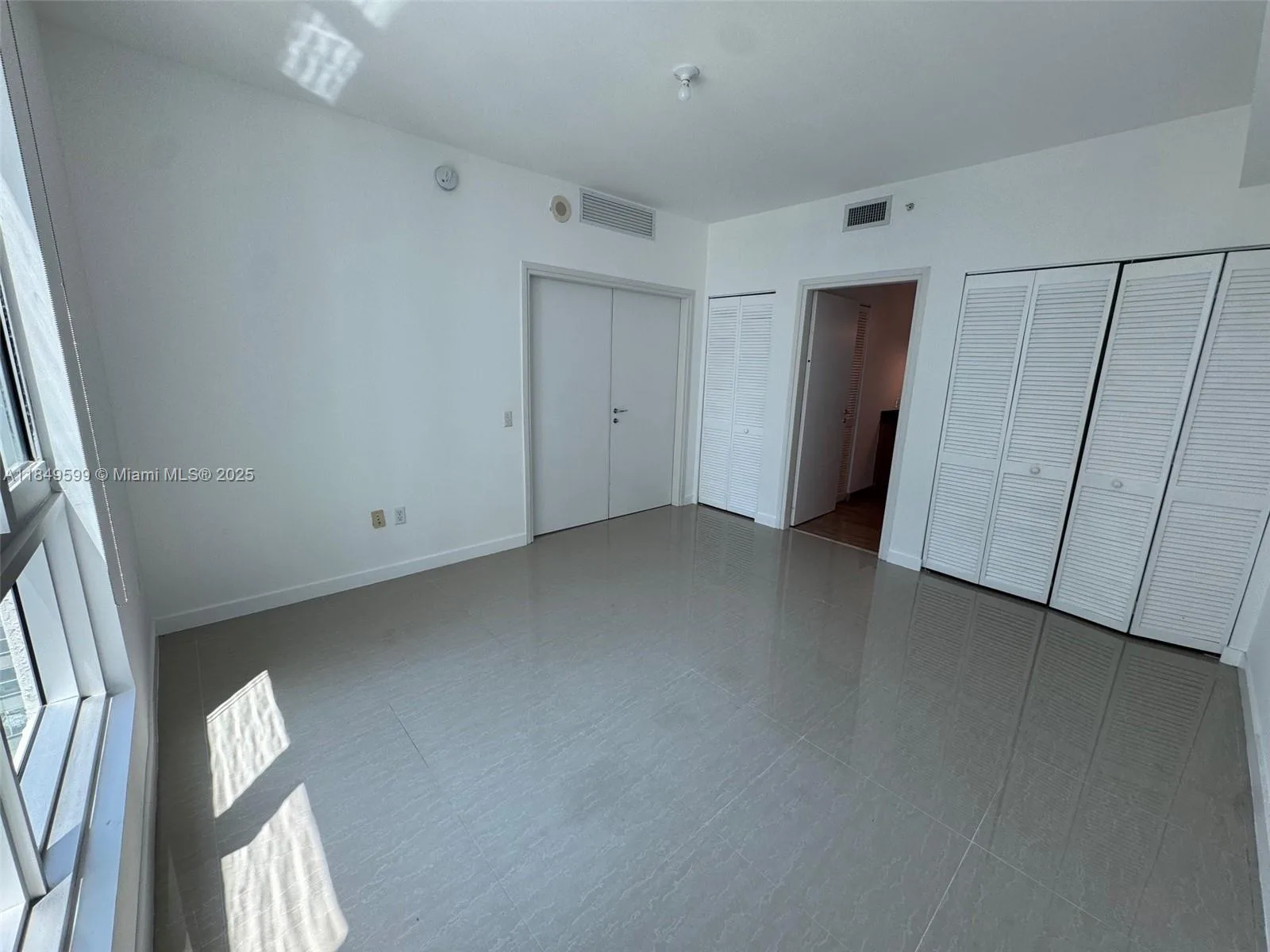 300 S Biscayne Blvd # T-3109, Miami, FL 33131 photo 9