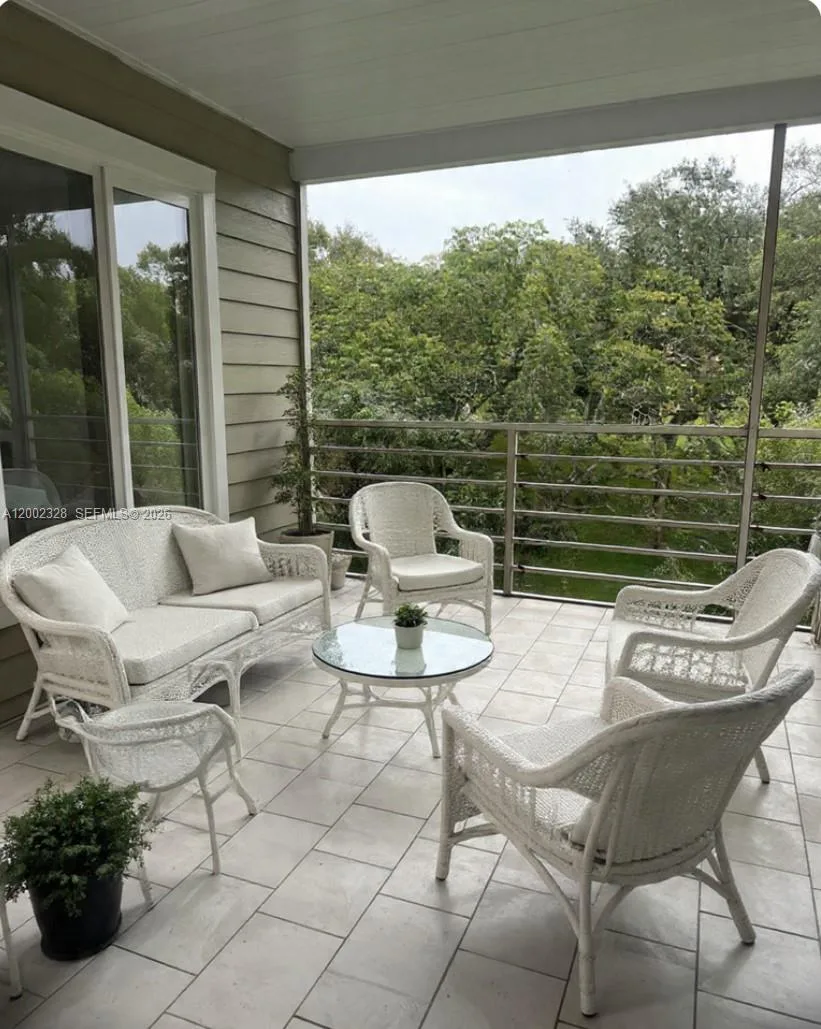 3070 NW 48th Ter # 413, Lauderdale Lakes, FL 33313