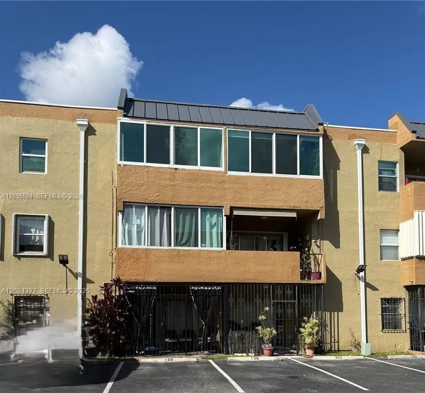 6070 W 18th Ave # 209, Hialeah, FL 33012