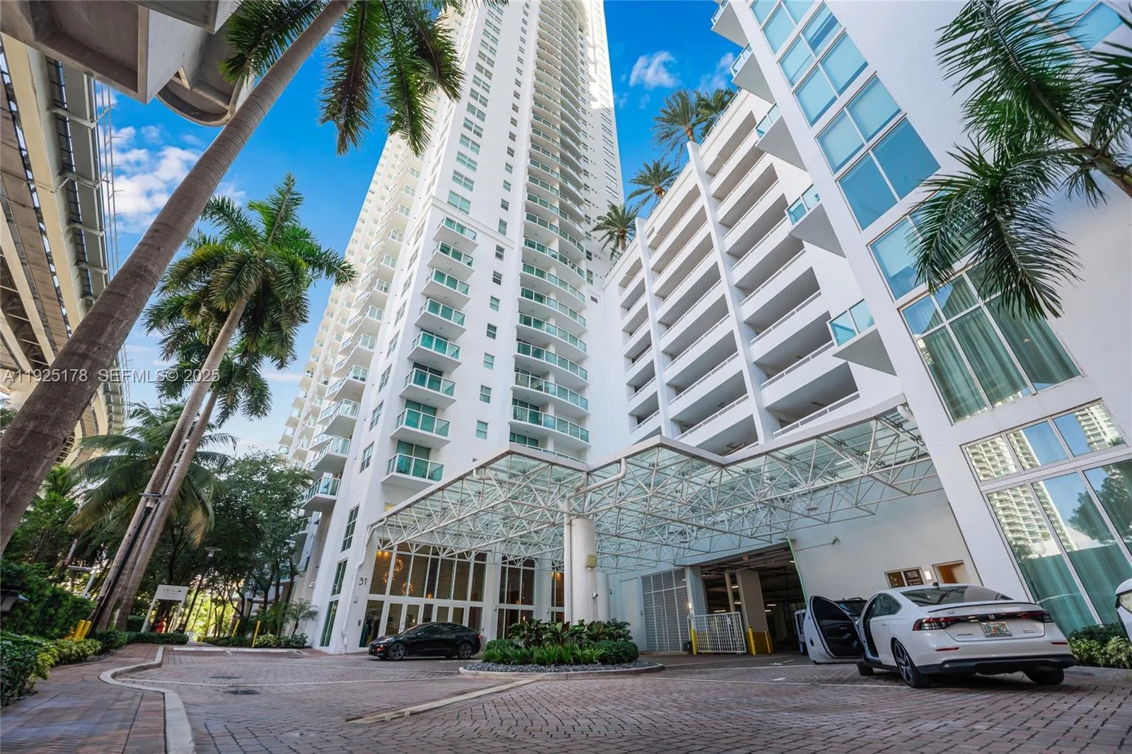 31 SE 5th St # 409, Miami, FL 33131