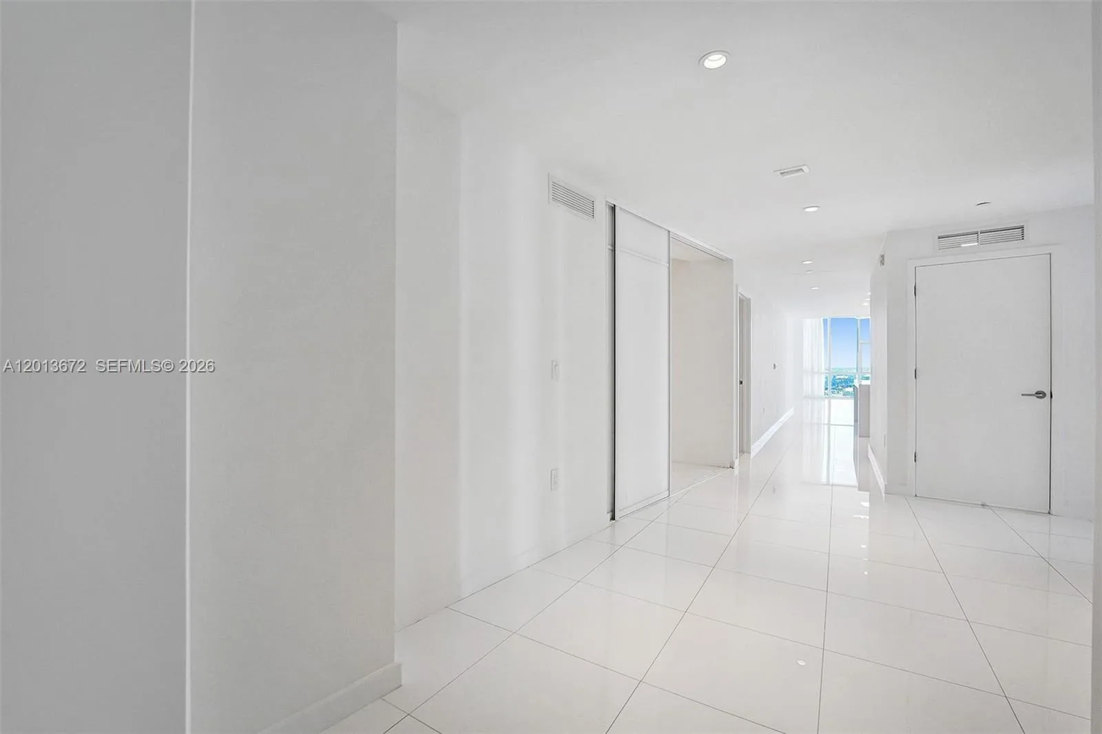851 NE 1st Ave # 4001, Miami, FL 33132 photo 2