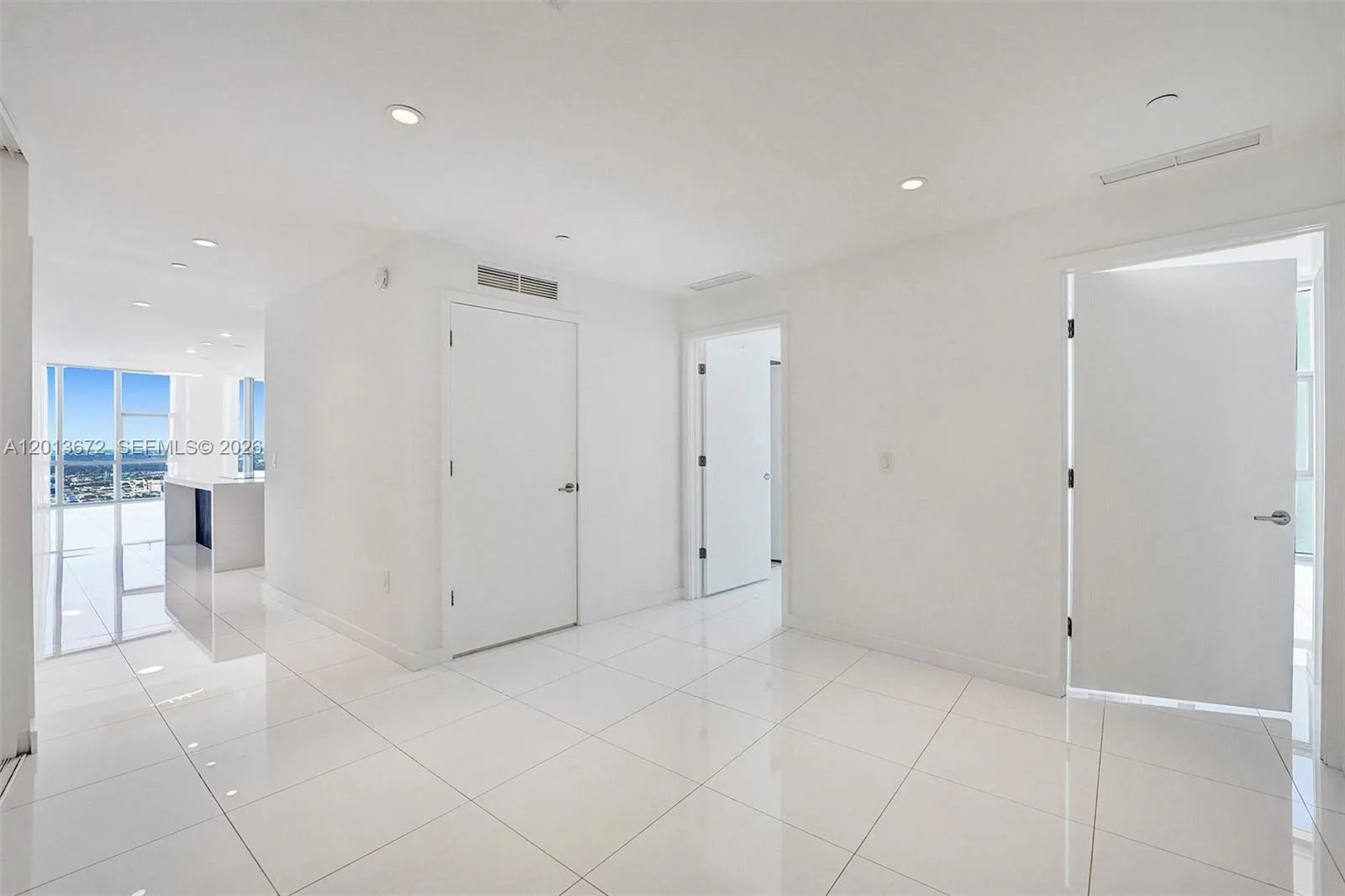 851 NE 1st Ave # 4001, Miami, FL 33132 photo 3