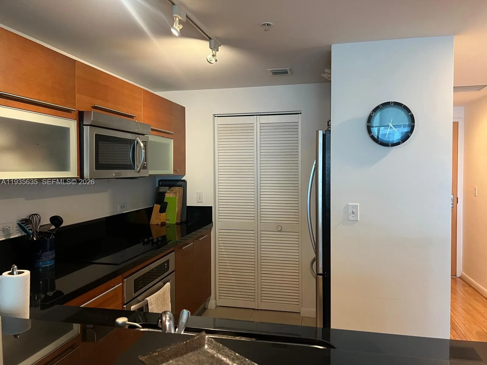244 Biscayne Blvd # 1904, Miami, FL 33132 photo 3