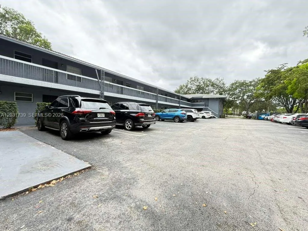 8982 W Sample Rd # 204, Coral Springs, FL 33065